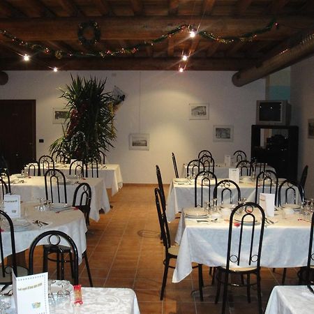 Agriturismo La Rasdora Porto Mantovano Bagian luar foto