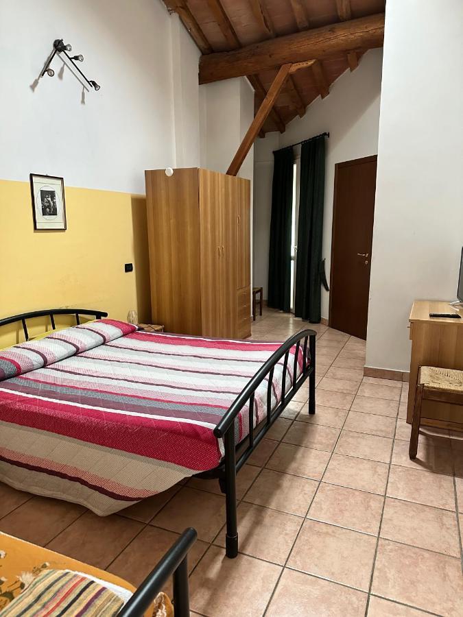 Agriturismo La Rasdora Porto Mantovano Bagian luar foto