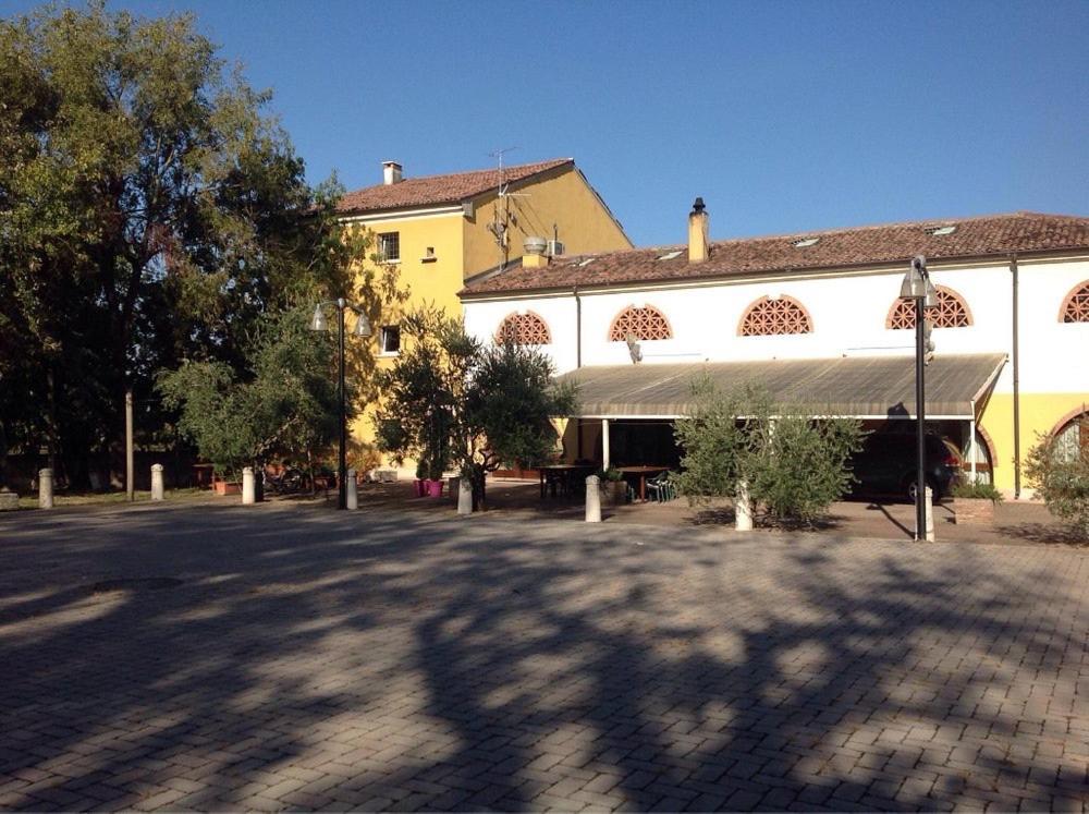 Agriturismo La Rasdora Porto Mantovano Bagian luar foto