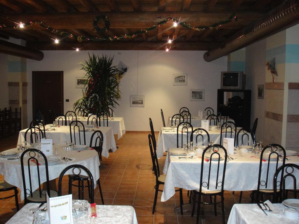 Agriturismo La Rasdora Porto Mantovano Bagian luar foto